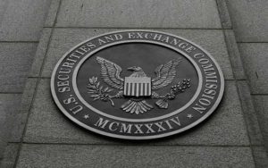 Webitcoin: Comissária da SEC: Comissão não deve deixar de aprovar produtos relacionados a criptomoedas