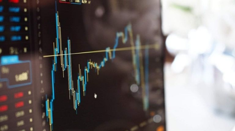 CoinMarketCap mostra erroneamente saltos em BTC, DOGE, HUH Token, entre outras
