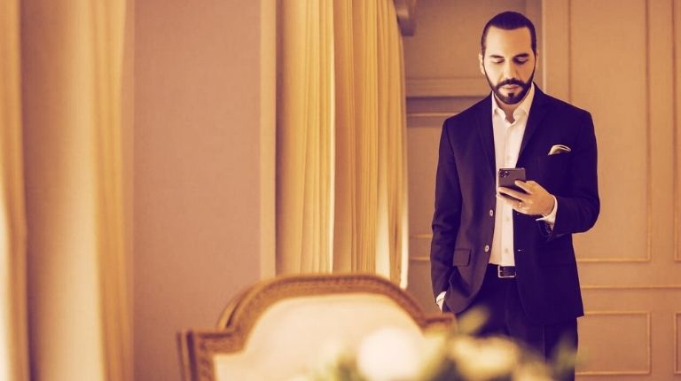 Presidente de El Salvador mantém alta aprovação apesar da lei impopular do Bitcoin