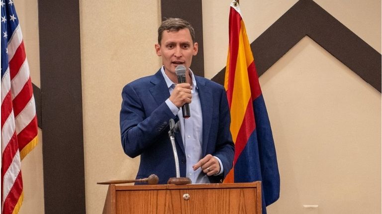 Blake Masters, candidato ao Senado do Arizona, oferece NFT aos doadores