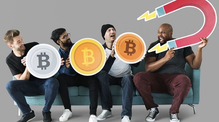 Cerca de 13% dos estadunidenses desbancarizados usam criptomoedas para pagamentos e transferências