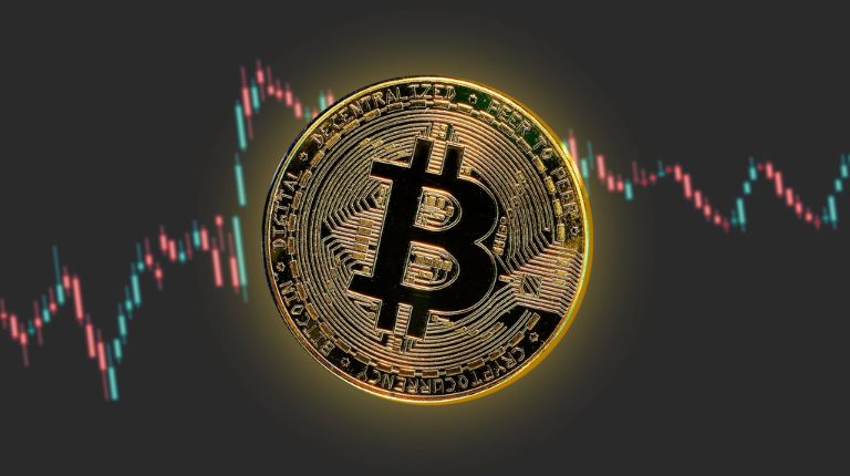Bitcoin enfrentando alta volatilidade com a inflação dos EUA chegando a 8,2%