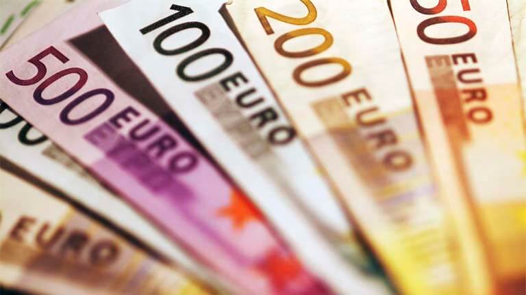 Bitcoin fecha junho acima de US$ 107 mil, mas perde para o euro.